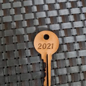 Key with year engraved Pack of 2